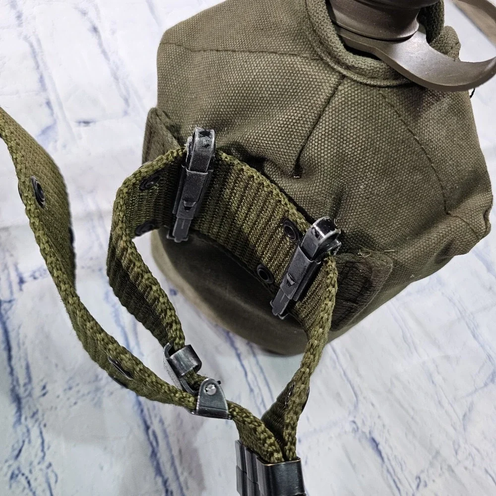 US Military ISSUED Arkansas Lighthouse LARGE Military Belt Nylon Canteen VINTAGE